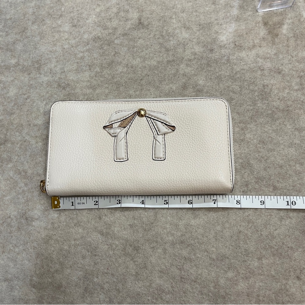 Coach Pebbled Leather Off White 3D Bow Zip Around Long Wallet Gold Hardware - Picture 10 of 11